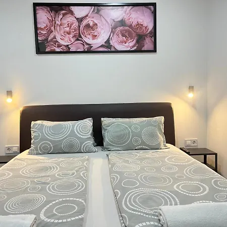 Attila Apartment *